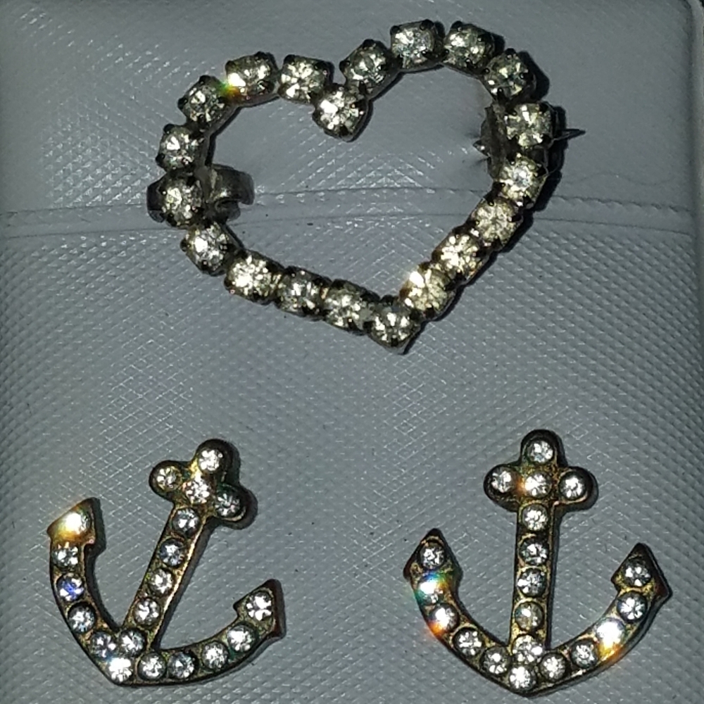 Pierced Anchor earrings silvertone & Heart Pin